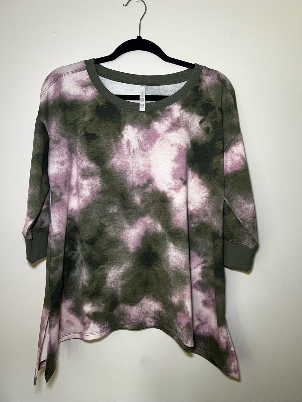 LuLaRoe Cozy Kate 3/4 Sleeve Sharkbite Tee